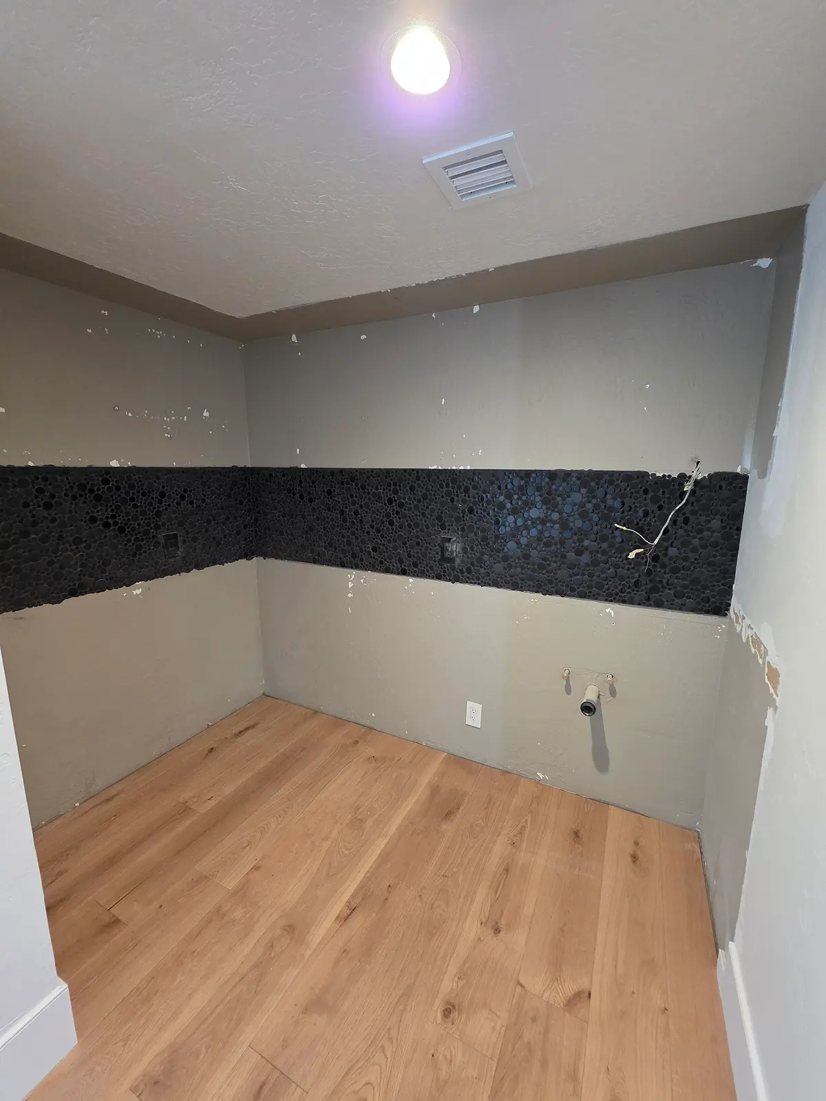 Simpson before bar no cabinets